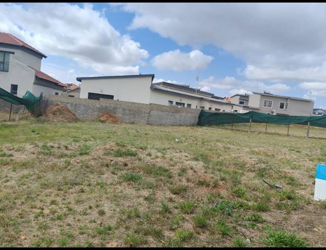 LAND FOR SALE IN WOODHILL ESTATE